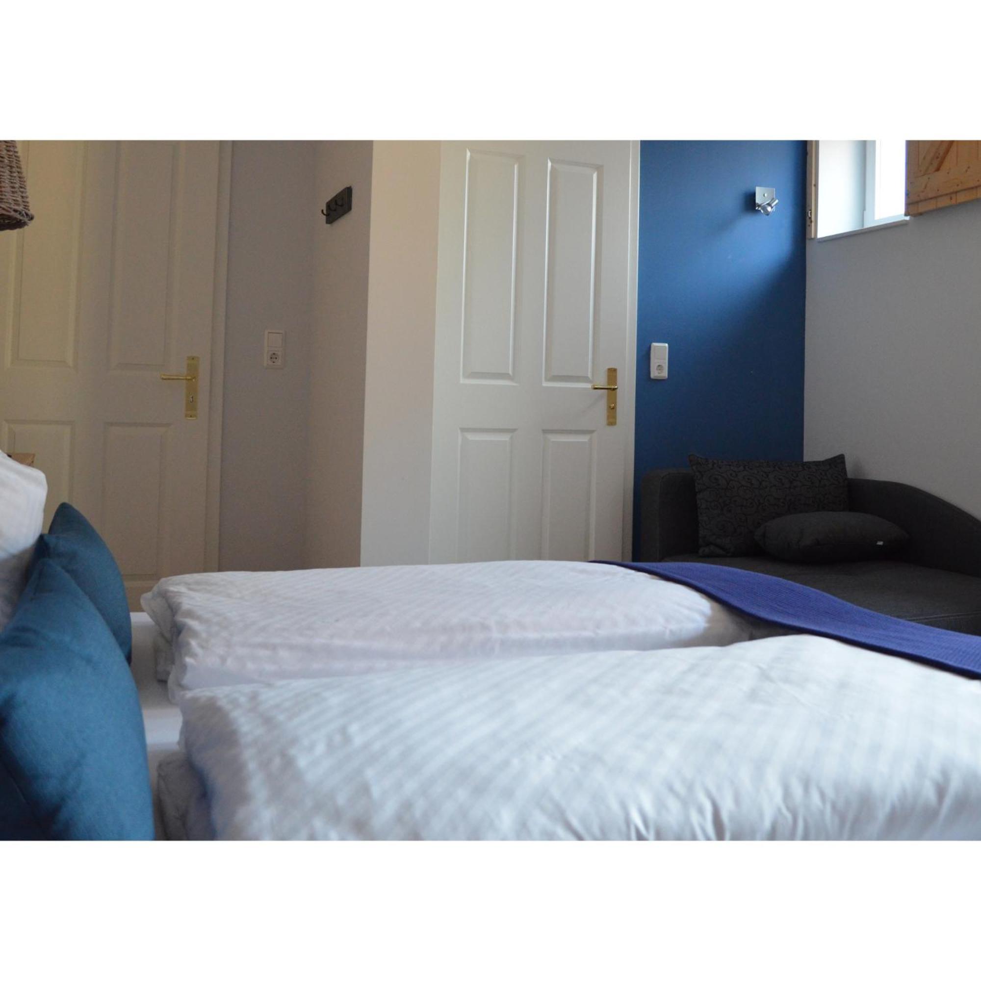 Friesischer Hof, Ferienwohnungen Mit Indoor Spielplatz, Kostenfreien Parkplatz Und W-Lan Hage Room photo