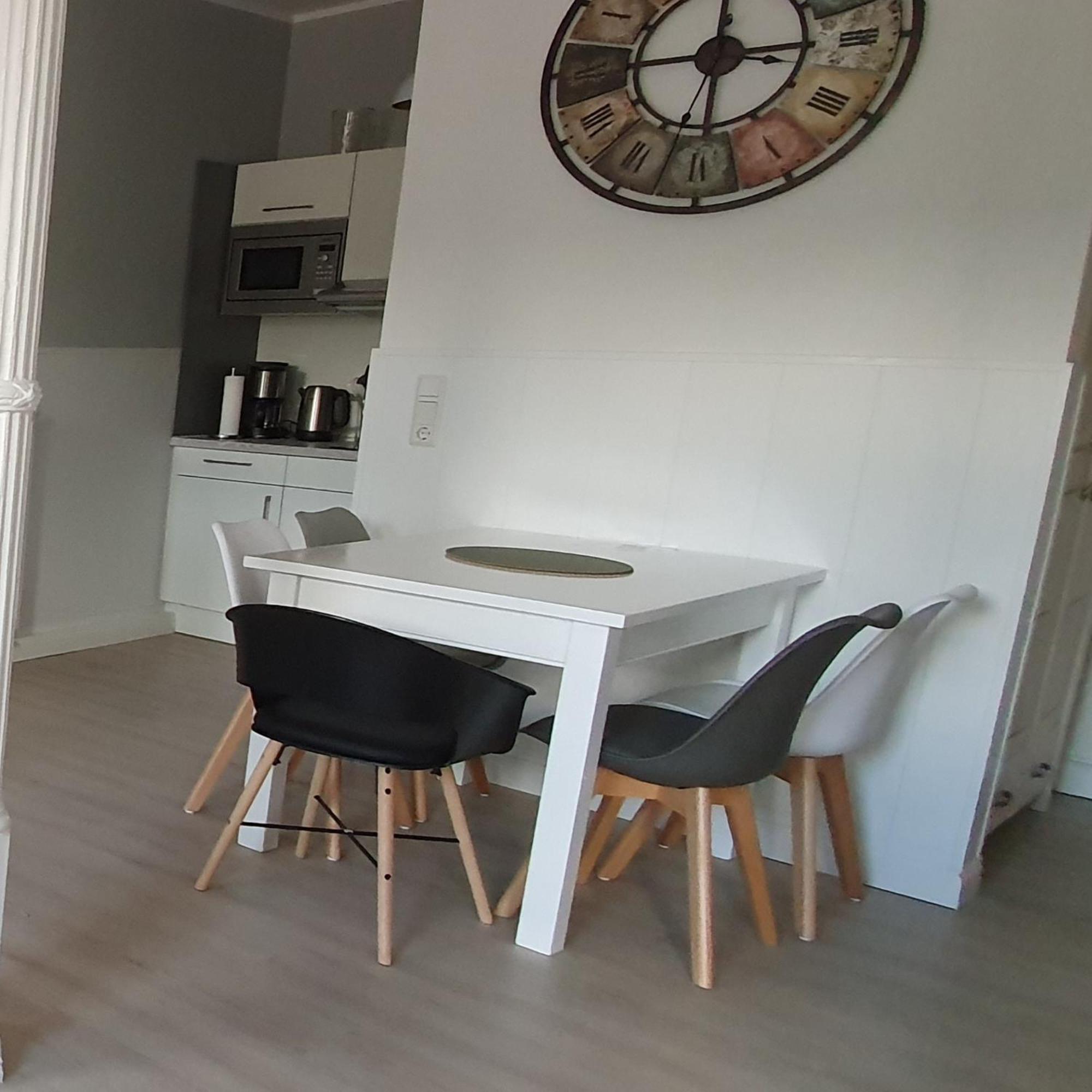 Friesischer Hof, Ferienwohnungen Mit Indoor Spielplatz, Kostenfreien Parkplatz Und W-Lan Hage Room photo