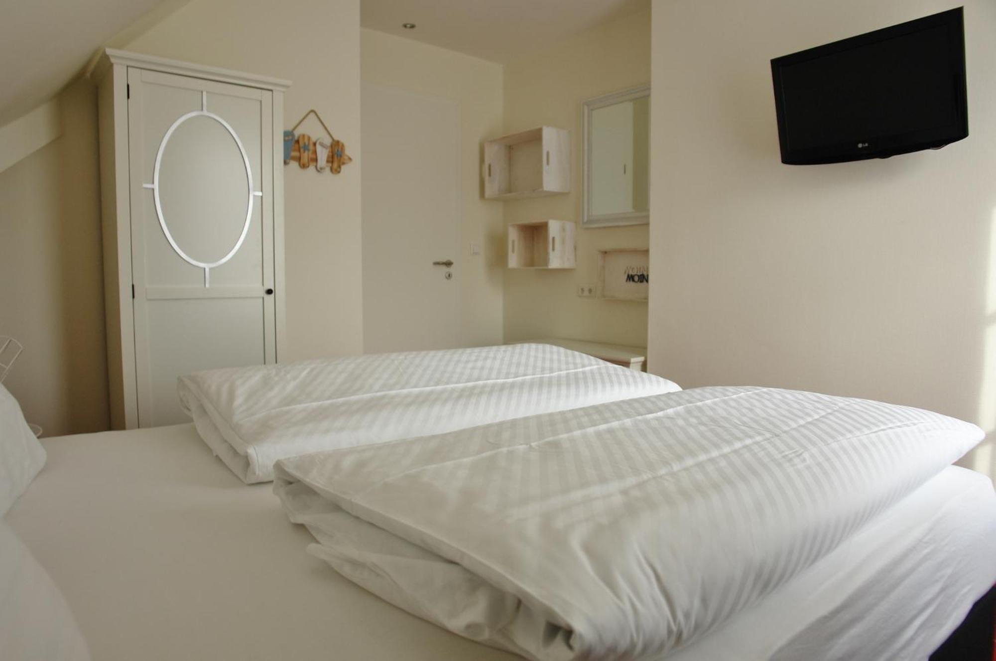 Friesischer Hof, Ferienwohnungen Mit Indoor Spielplatz, Kostenfreien Parkplatz Und W-Lan Hage Room photo